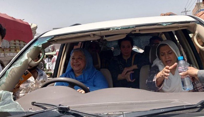 Former health minister Yasmeen Rashid heads toward Islamabad after police attack on her car. — Twitter/@PTIofficial