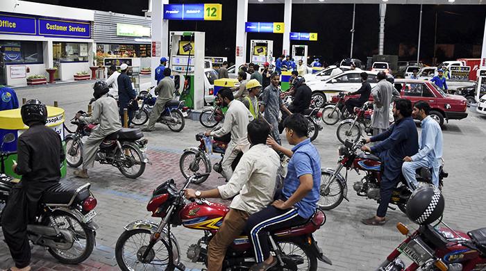 Experts explain petrol subsidies' adverse effects on Pakistan's economy