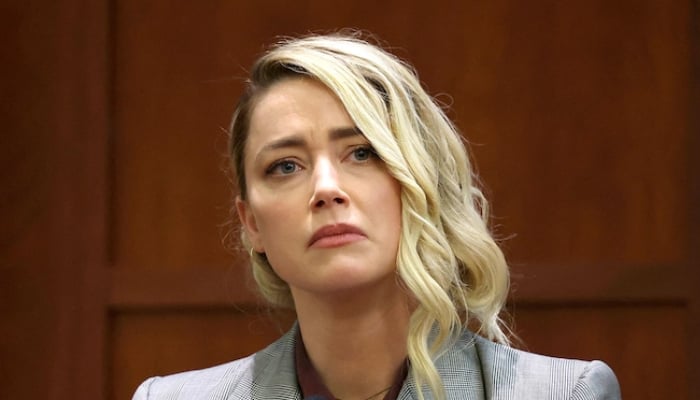 Amber Heard membayar  juta untuk biaya pengacara, klaim pengacara