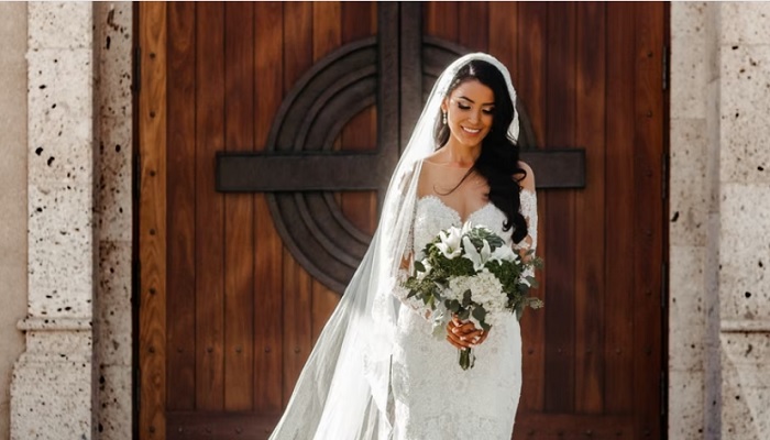 Bridesmaid wears bridal dress to friends wedding. — Unsplash/Thomas Christian
