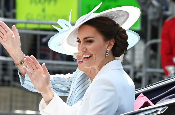 Prince George, Charlotte, Louis beam alongside Kate Middleton at Jubilee parade