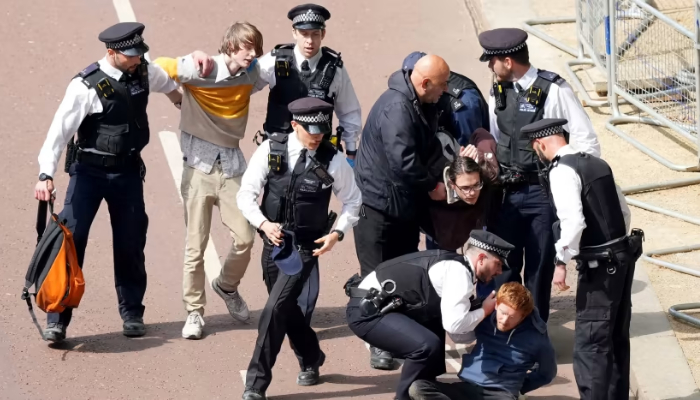 Queen’s Jubilee marred with arrests as protestors crash William-led parade
