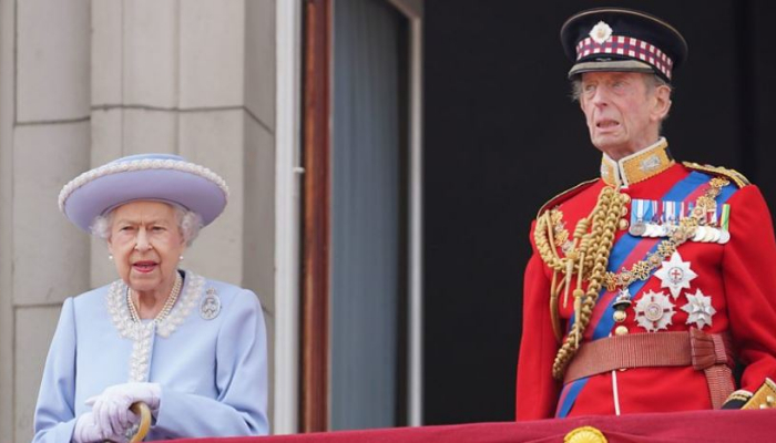 Queen Elizabeth appeared on the Buckingham Palace balcony as the Platinum Jubilee celebrations kicked off