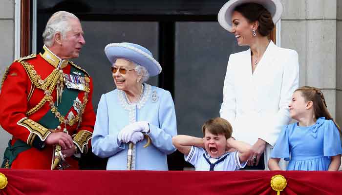 Prince Louis appears frightened during the Queens balcony show: Photos