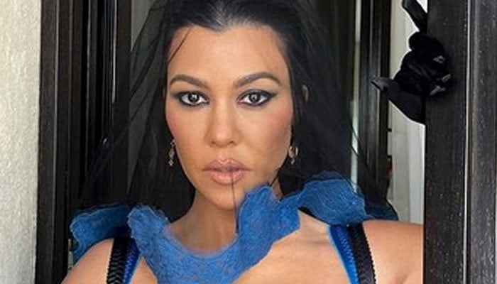 Travis Parker Courtney Kardashian si sente “in colpa per la madre” dopo la luna di miele in Italia