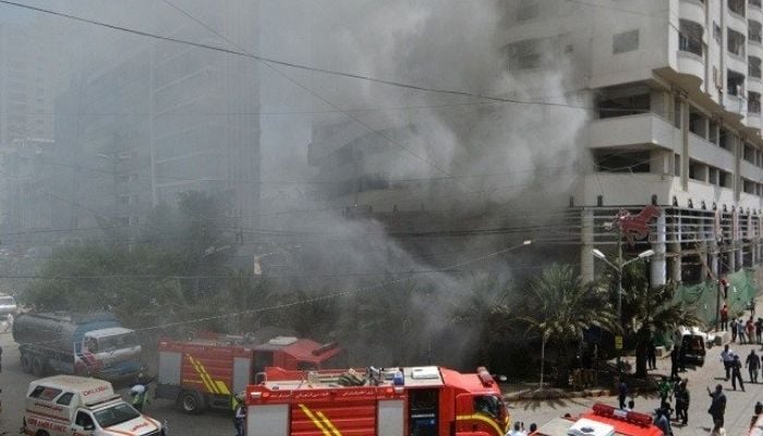 An image showing thick smoke emanating from the fire engulfed area. — Twitter/Gulehri6