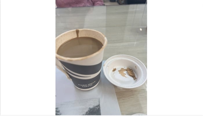 Seorang pria di India menemukan potongan ayam di dalam kopi