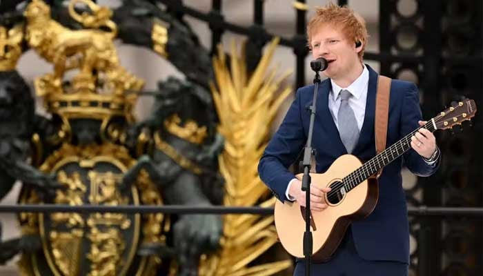 Ed Sheeran sluit het jubileumfeest van de koningin af met een ontroerend lied