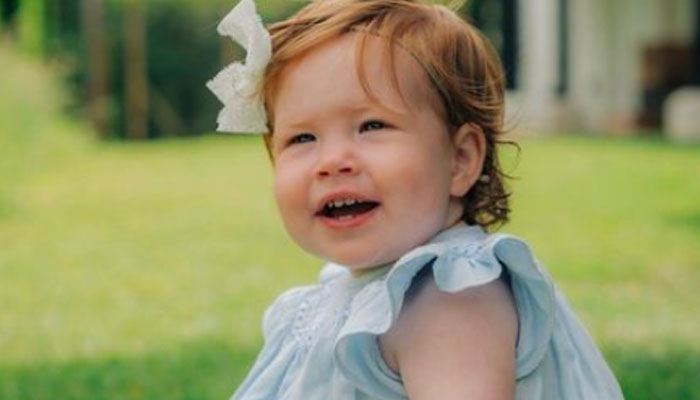 Meghan Markle, Pangeran Harry Rilis Foto Ulang Tahun Bayi Lili!  Melihat