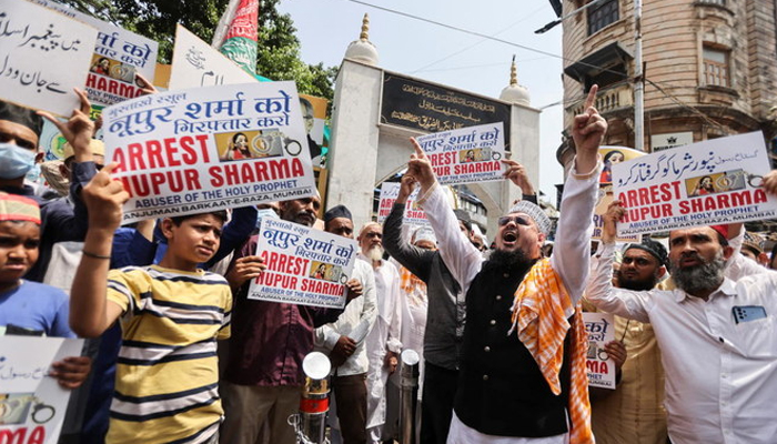 People holding placards shout slogans demanding the arrest of Bharatiya Janata Party (BJP) member Nupur Sharma for her blasphemous comments on Prophet Muhammad (PBUH), on a street in Mumbai, India, June 6, 2022. — Reuters