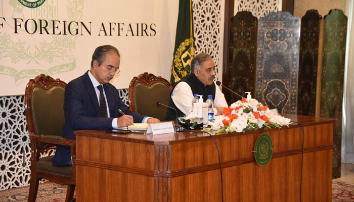 Foreign Secretary Sohail Mahmood speaks to OIC envoys in Islamabad. — MOFA