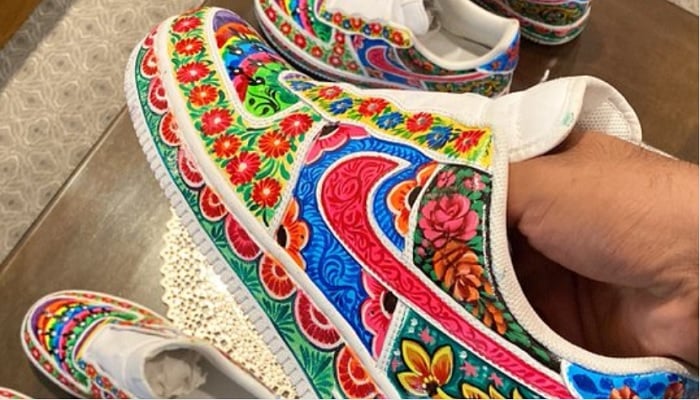 Hand-painted shoes from Karachi.—Twitter/@TheTajNihal
