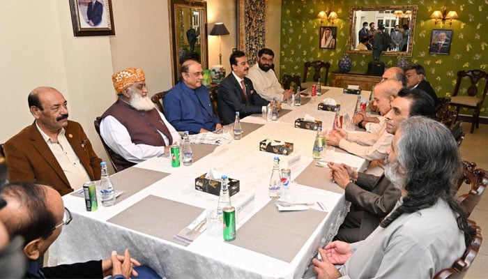 Pemimpin pemerintahan koalisi menunjukkan kepercayaan pada PM Shehbaz menjelang anggaran 2022-23