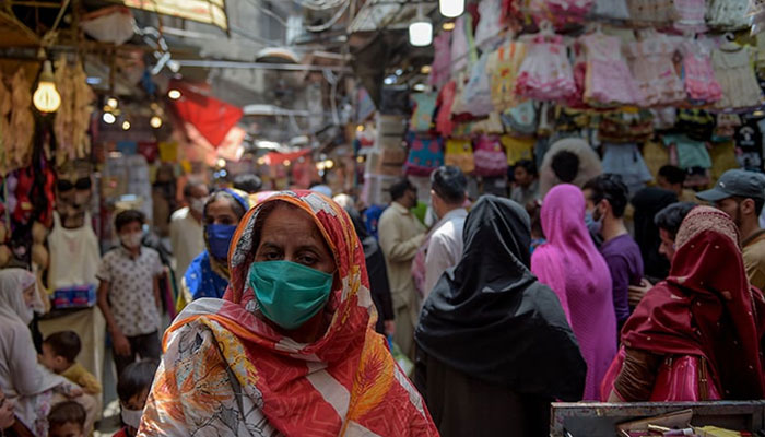 Karachi business community agrees to close markets at 8pm