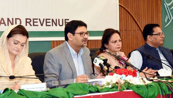 Finance Minister Miftah Ismail addressing a post-budget 2022-23 press conference in Islamabad on June 11, 2022. Photo: PID