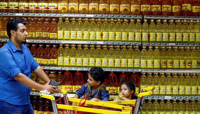 Shoppers are seen in an aisle with subsidised vegetable oils at a government outlet in Cairo, Egypt August 29, 2017. — Reuters/File