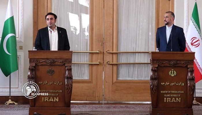 Foreign Minister Bilawal Bhutto-Zardari (L) and hisIranian counterpart Hossein Amir-Abdollahian addressing a joint press conference on June 14, 2022 in Tehran during the formers maiden visit to Iran. . — Radio Pakistan