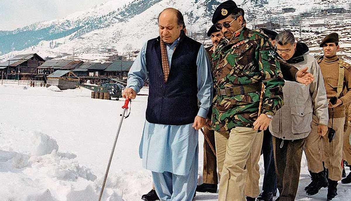 Nawaz Sharif (left) and Pervez Musharraf can be seen at Keil sector near Rawalakot on the Line of Control in this file photo from February 1999. — AFP