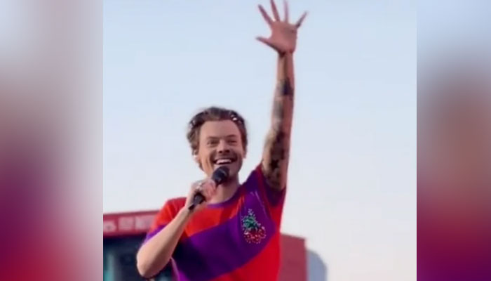 Harry Styles pauses his concert to find ‘someone special’ in the audience: Video