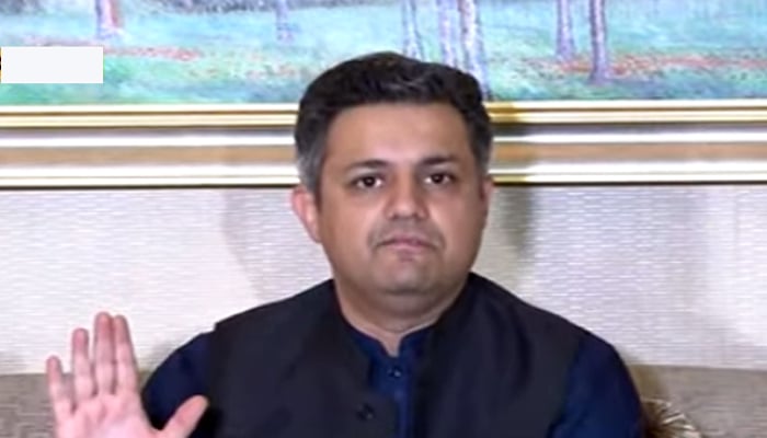 Former minister for energy Hammad Azhar addressing a press conference in Lahore on June 18, 2022. — Geo News