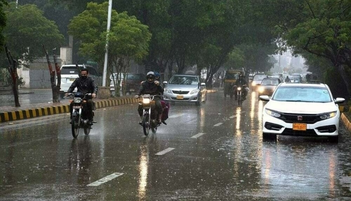 The picture shows vehicles on Karachis Abdullah Haroon Road during a spell of winter rain on Dec 27, 2021. — APP/ File