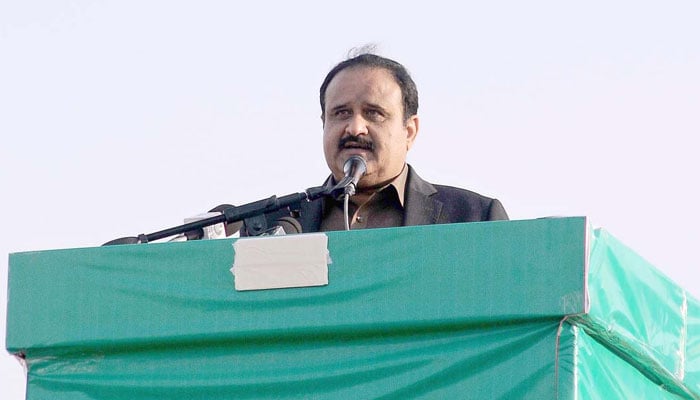 Former Punjab chief minister Usman Buzdar addressing a PTI gathering. — APP/File