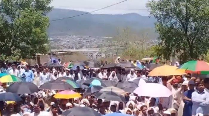Protesting teachers outside Bani Gala disperse after successful negotiations