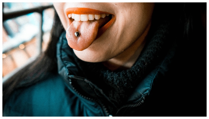 Orang dengan tindik lidah dan bibir harus menghapusnya: belajar