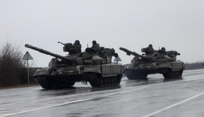 Ukrainian tanks move into Mariupol after Russian forces came ashore in the port city, February 24.—Reuters