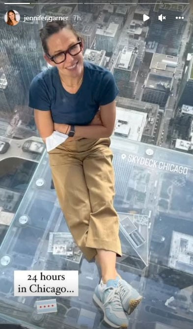 Jennifer Garner turns tourist for a day in Chicago: Watch