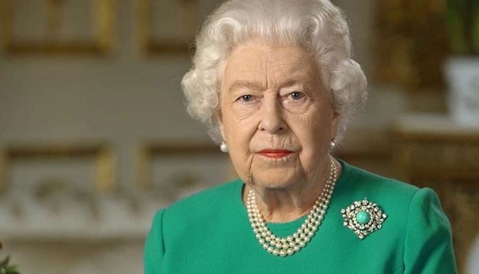 Queen costs THIS amount to one person in UK: Read On