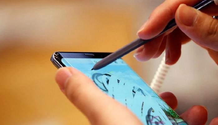 A woman tries out a Samsung Electronics Galaxy Note 8 at its store in Seoul, South Korea, October 11, 2017.—Reuters