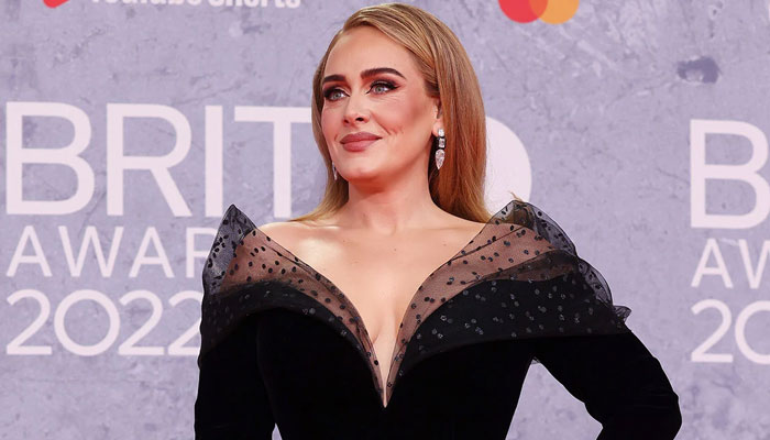Adele mengumumkan pertunjukan baru tetapi ‘mengecewakan’ penggemar dengan penundaan residensi Vegas