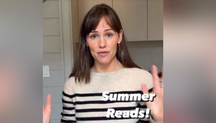 Jennifer Garner shares top 6 picks for Summer reads