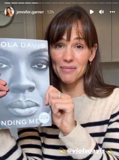 Jennifer Garner shares top 6 picks for Summer reads