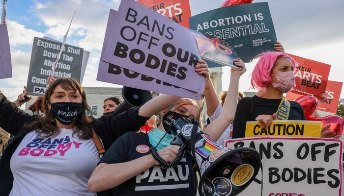 Pro-choice and anti-abortion both demonstrate outside the United States Supreme Court as the court hears arguments over a challenge to a Texas law that bans abortion after six weeks in Washington, U.S., November 1, 2021.—Reuters