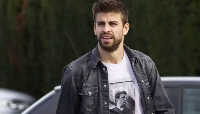 Gerard Pique bryter telefonen på ett välkänt pressfoto