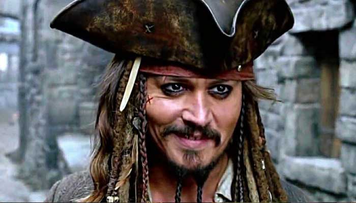 Johnny Depp akan kembali sebagai Jack Sparrow di Pirates of The Caribbean, menerima tawaran