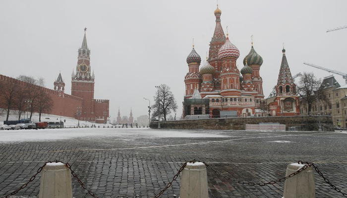 Rusia didorong ke default bersejarah dengan sanksi