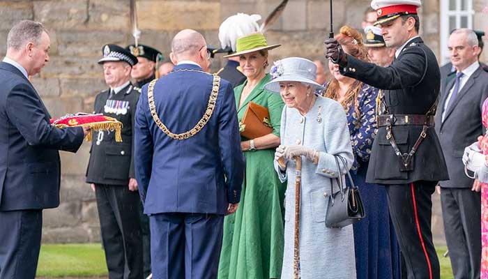 Queen Elizabeth all smiles as she arrives in Edinburgh to mark Royal Week