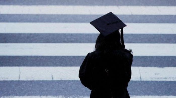 Can private law students not practice in Pakistan?