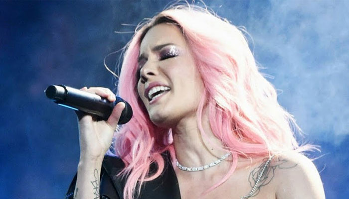 Halsey strikes back at fans who leave concert after she supports abortion rights: Photo