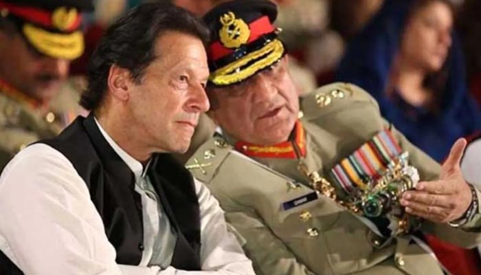 PTI chairman and former prime minister Imran Khan (L) along with Chief of Army Staff General Qamar Javed Bajwa. — Twitter/File