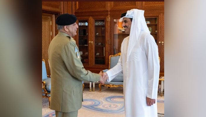 Chief of Army Staff General Qamar Javed Bajwa with Qatar’s Emir Sheikh Tamim Bin Hamad Al Thani. — ISPR