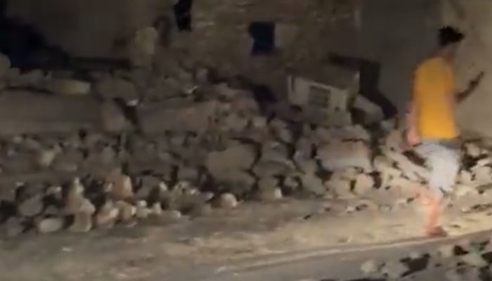 Image of Broken wall in Hormozgan Province, Iran. Photo— screen grab of video/Twitter