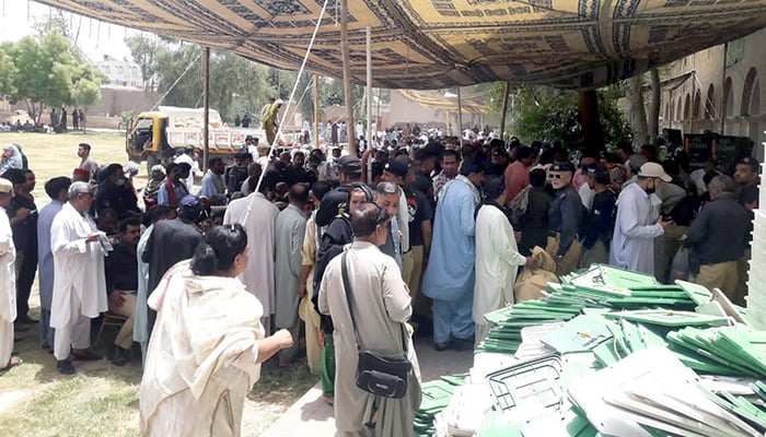 Presiding officers and other election staff are receiving and shifting election material after collecting from returning officer for conducting the local bodies election at the Government Pilot Higher Secondary School in Larkana, on June 25, 2022. — PPI