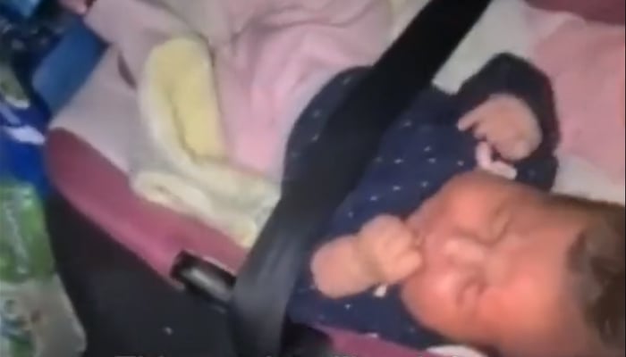 Baby cries in car after Israeli police arrests the parents, leaving the children alone.—Screengrab via Twitter/@TRTWorld