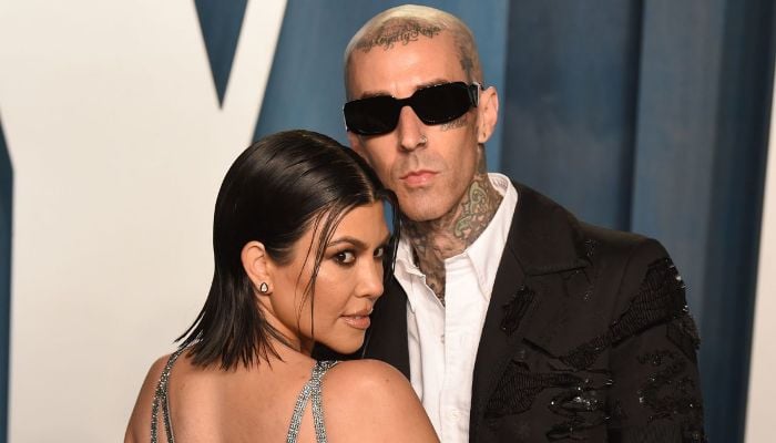 Kourtney Kardashian membagikan kutipan cendekiawan Muslim, terima kasih Tuhan telah menyembuhkan Travis Barker