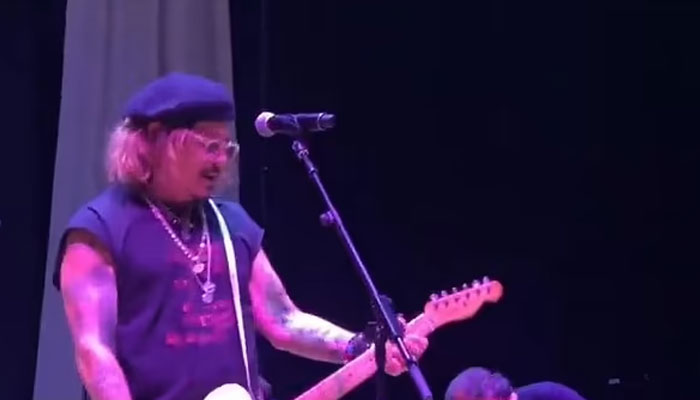 Johnny Depp memenangkan hati lagi setelah kasus pencemaran nama baik Amber Heard