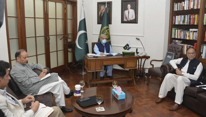 PM Shahbaz Sharif chairs meeting in Lahore to review energy crisis in country. — APP